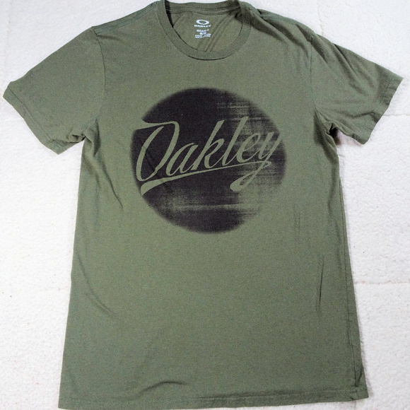 Oakley Other - Oakley Green Regular Fit T-Shirt Size Medium